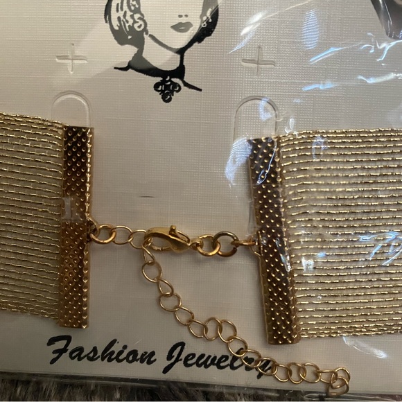 Gold Choker - Picture 3 of 4